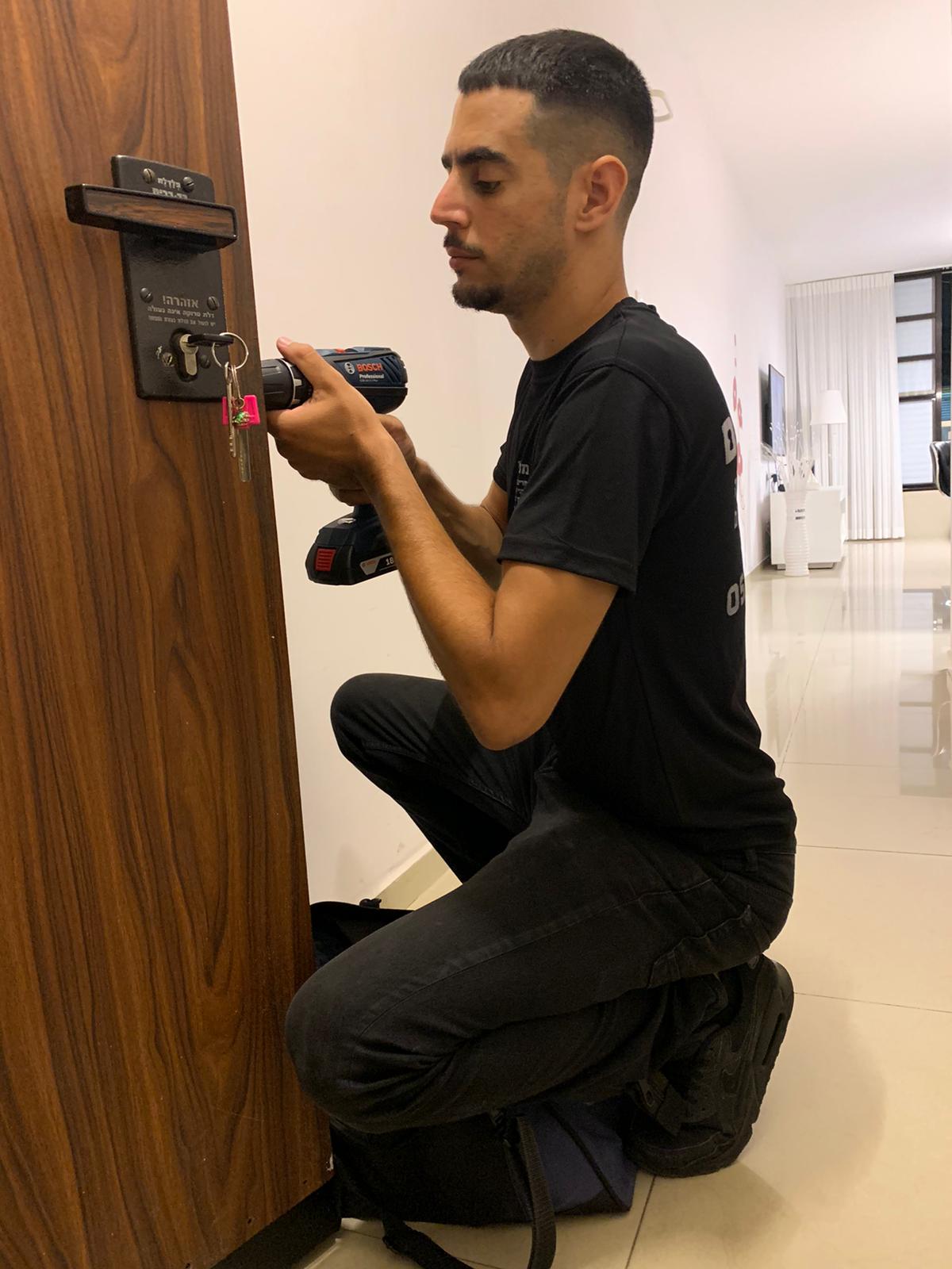 מנעולן בבת ים | מנעולן בחולון | מנעולן בראשון לציון | מנעולן בתל אביב